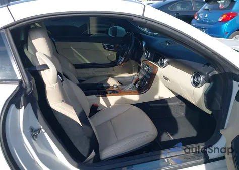 2015 Mercedes-Benz Slk 350 z USA, uszkodzony, nr VIN WDDPK5HA9FF107952